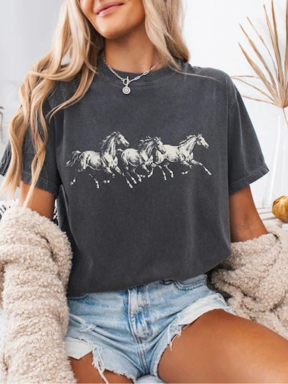 Comfort Colors Galloping Horse Graphic T-Shirt, Retro Style for Unisex